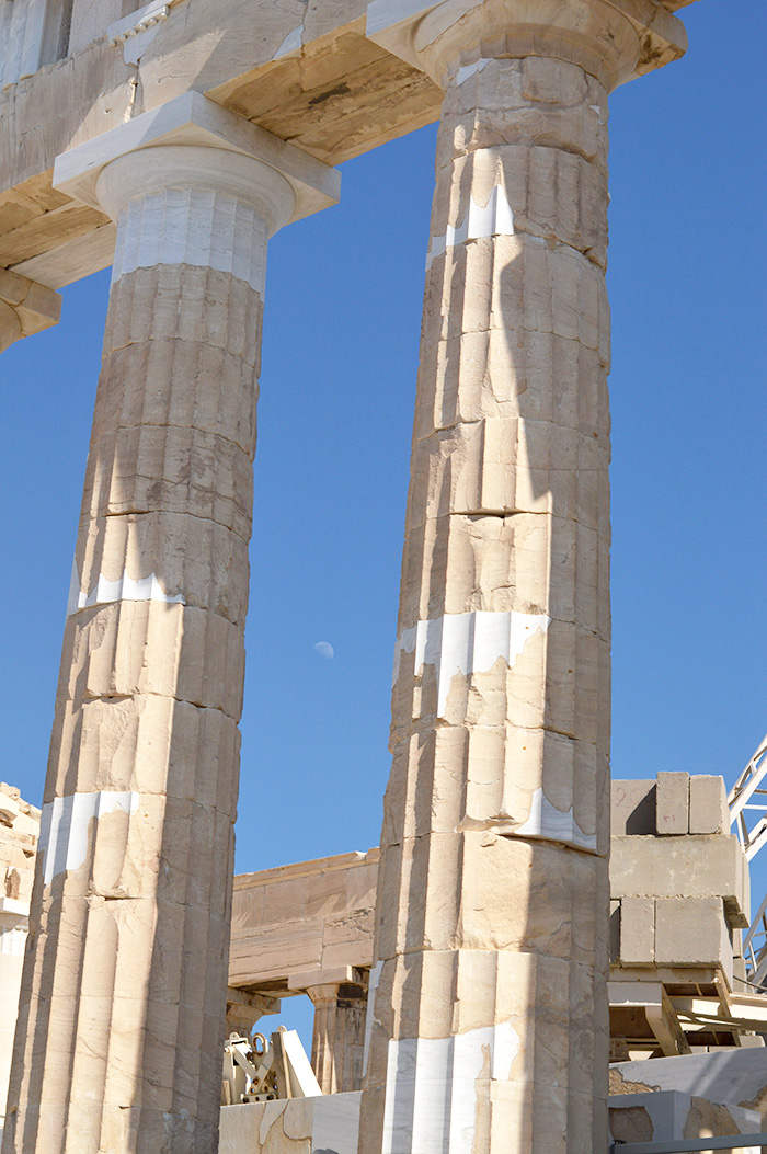 Things to do in Athens - visit the Acropolis // Nattie on the Road