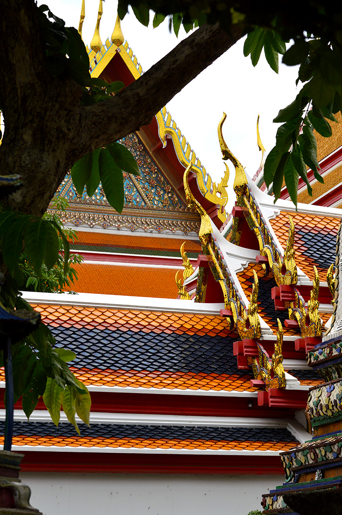 Visit Wat Pho to see the Reclining Buddha // Nattie on the Road