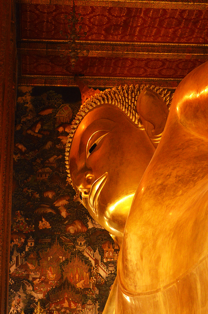 Visit Wat Pho to see the Reclining Buddha // Nattie on the Road