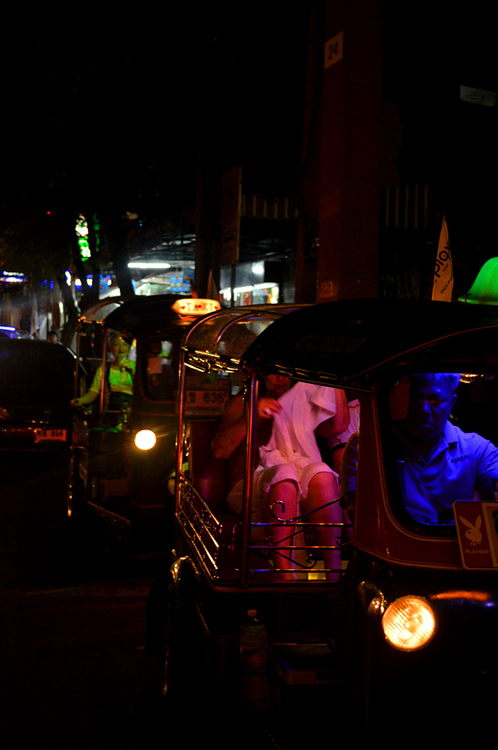 Take a Tuk Tuk Tour of Bangkok // Nattie on the Road